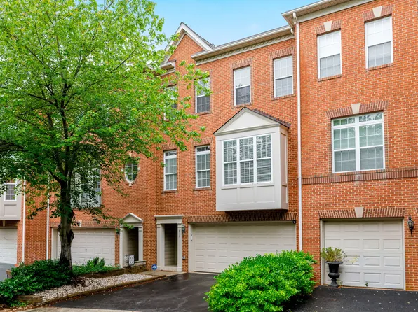 413 Clayton Ln, Alexandria, VA 22304