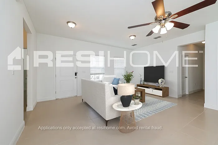 318 Daffodil Ln — Photo 5