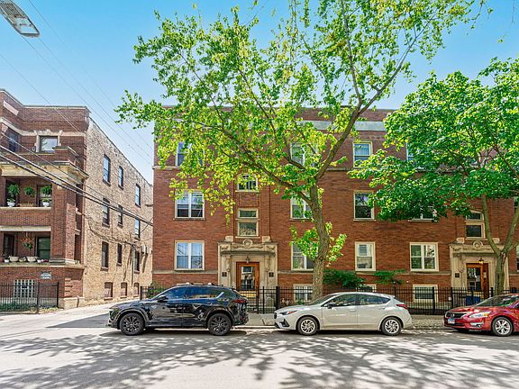 2nd image of 1015 W Ainslie St Unit 1