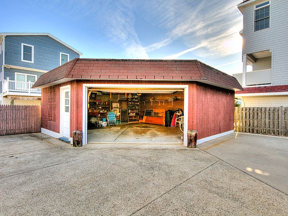 5th image of 321 Stratford Ave