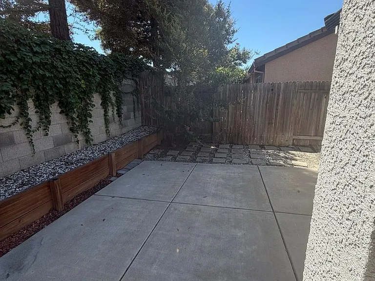 1425 Blue Squirrel St — Photo 20