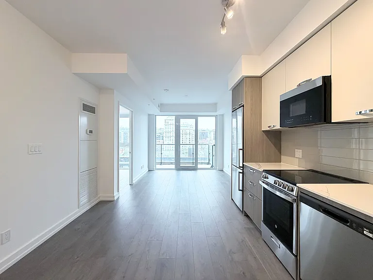 75 James St S #824 — Photo 5