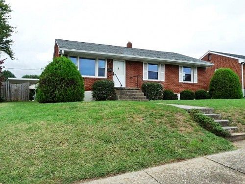 2nd image of 102 Hurst Ave NE