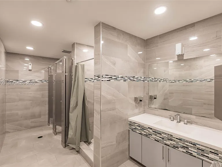 5001 Collins Ave #1K — Photo 19
