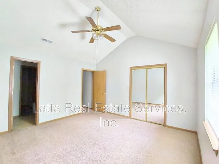 2115 Highridge Dr #C — Photo 8