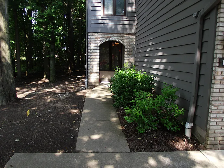 1915 Savannah Pkwy — Photo 1
