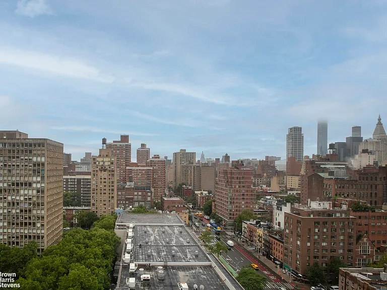 300 E 33rd St #18P — Photo 9