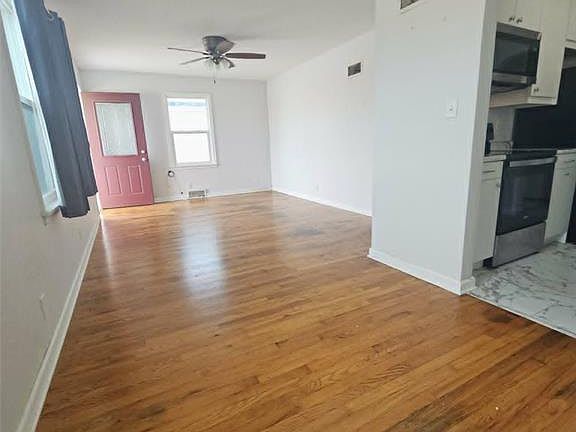 4th image of 113 N Abat St