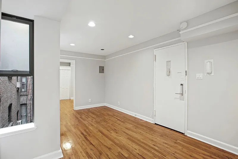 324 East 61st Street — Photo 4