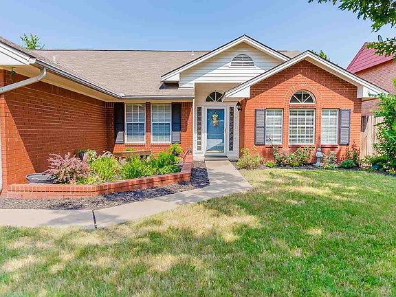 4th image of 215 Windsor Dr