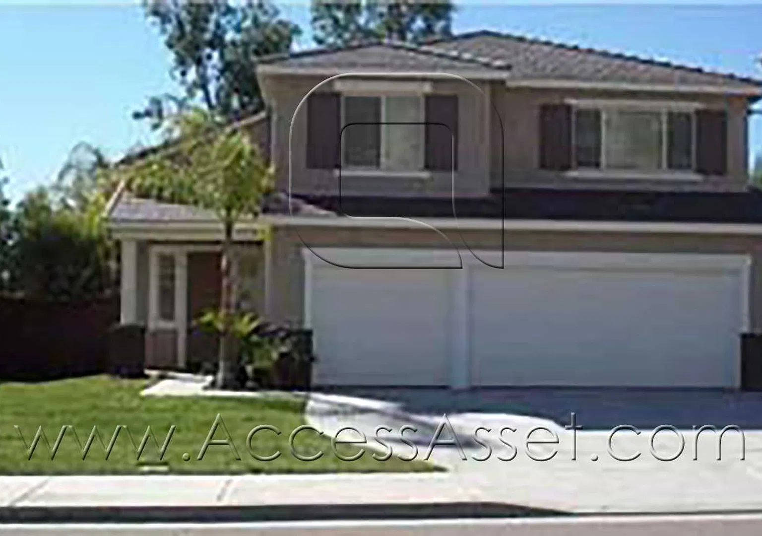 Great Four Bedroom Home In Wonderful Neighborhood — Photo 1