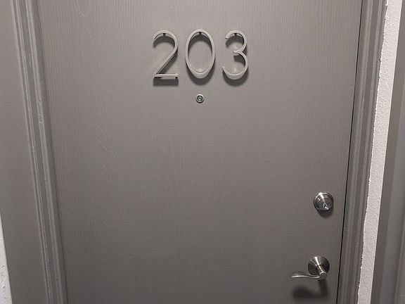 3rd image of 300 S 16th St APT 203