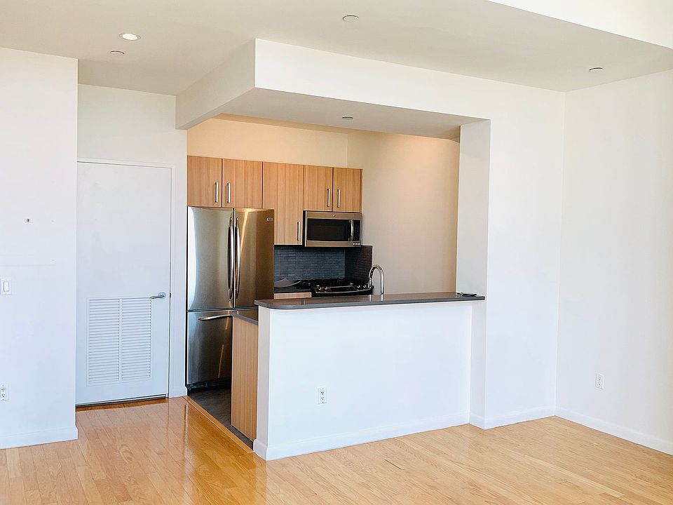 1st image of 229 W 60th St APT 26M