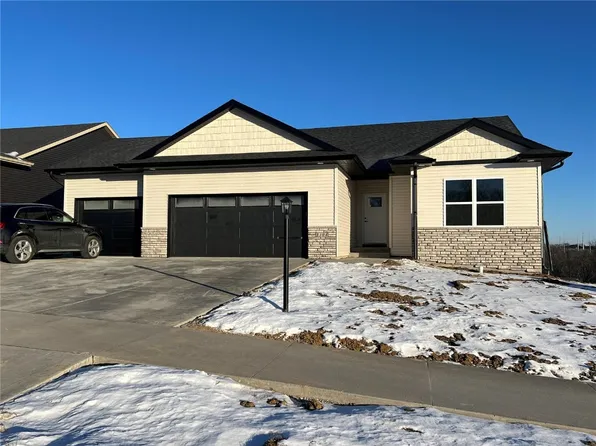 1304 E Gable Way, Tiffin, IA 52340