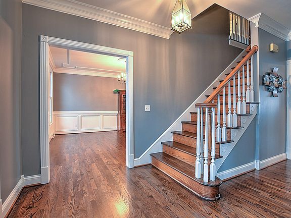 2nd image of 1008 Wellington Blvd