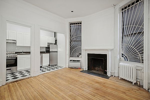 1st image of 126 E 19th St APT 1R
