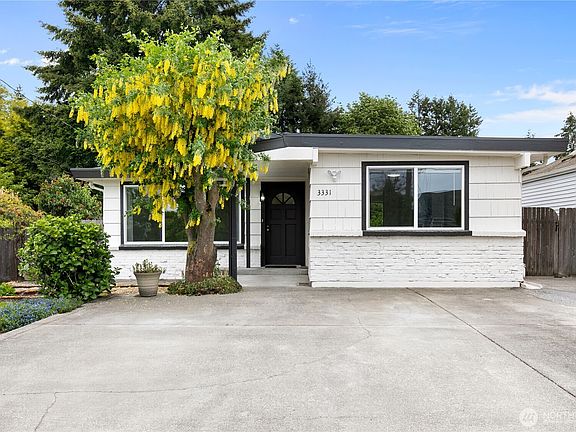 2nd image of 3331 Sunset Drive W