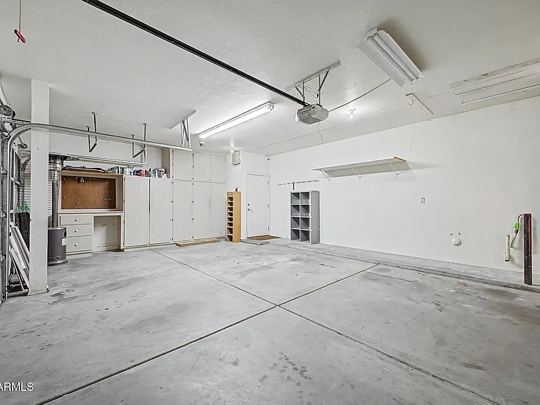 1015 E Irma Ln — Photo 35