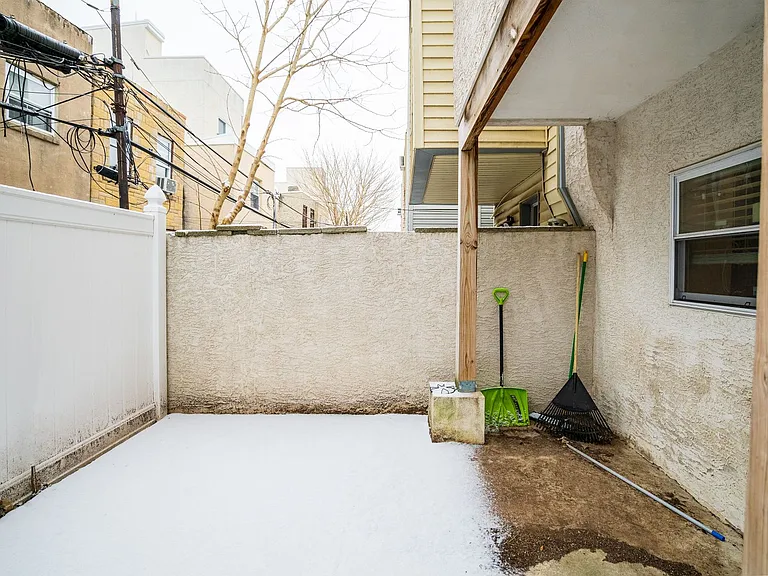 2033 Manton St — Photo 20
