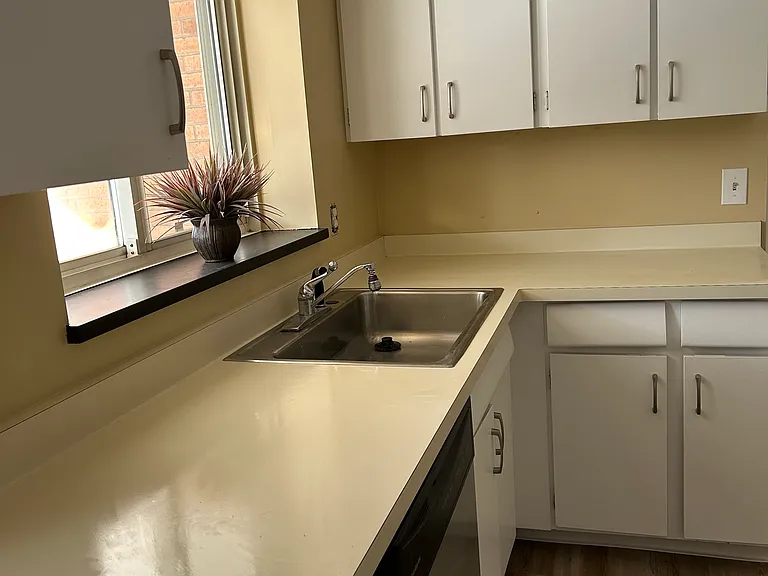 2411 East Ave #5 — Photo 7