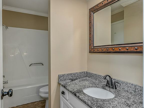 4th image of 10101 Saratoga Dr