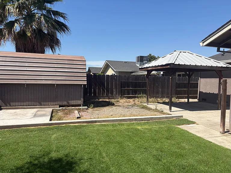 8139 Winfield Dr — Photo 10