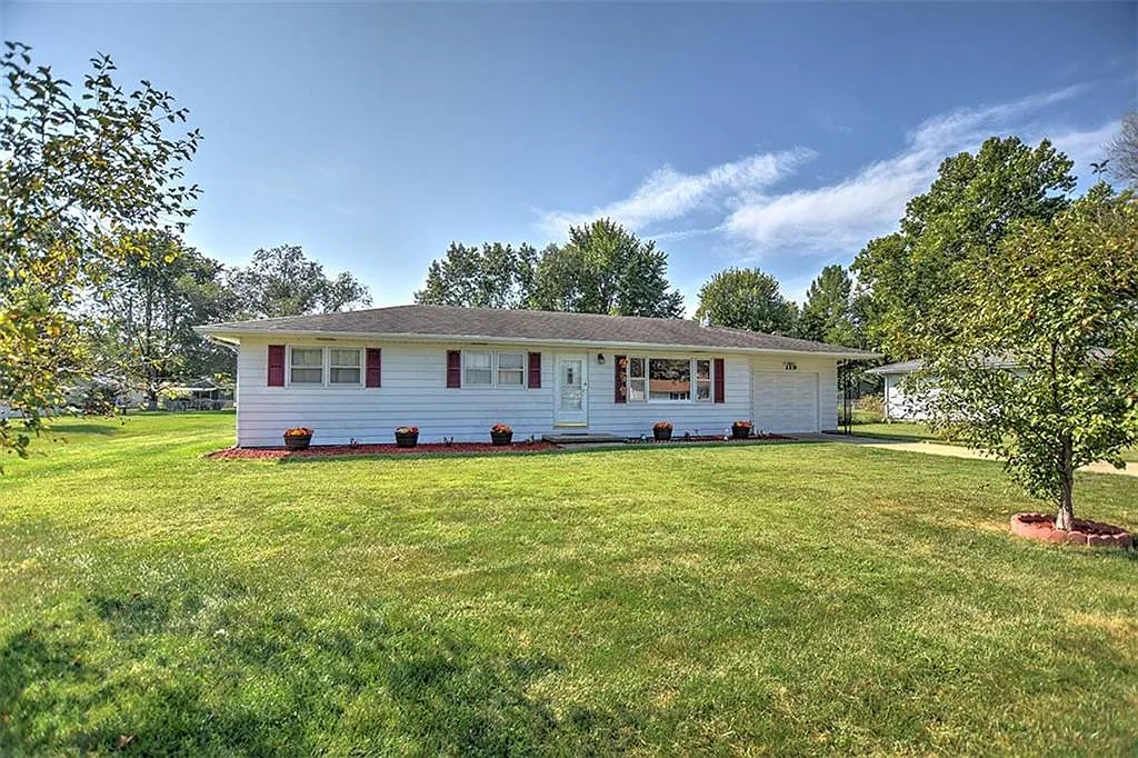 119 E Belle St photo 1