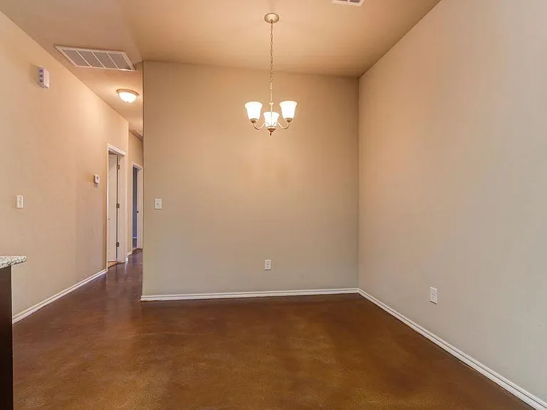 114 Ashley Dr — Photo 17