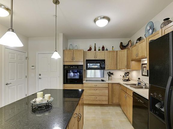 3rd image of 500 Greenhaven Dr APT 114