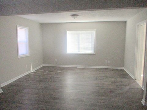 5th image of 715 Central Ave
