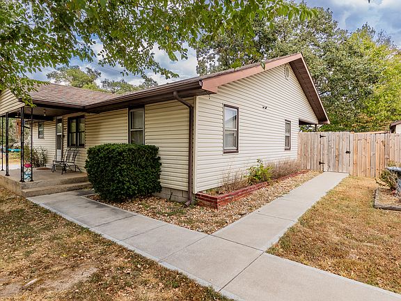 5th image of 502 S Pear Street