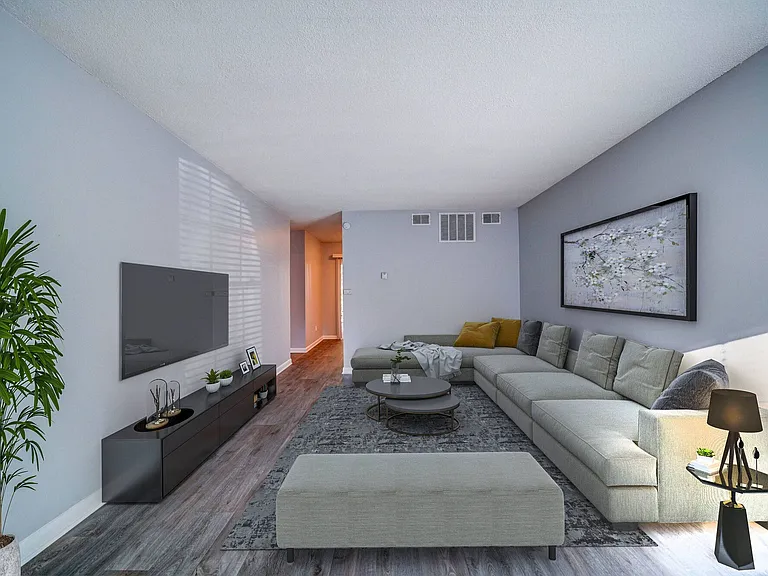 Colonial House Apartments — Photo 5