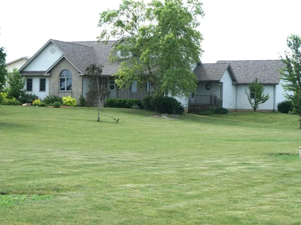 11348 E 9000n Rd, Grant Park, IL 60940