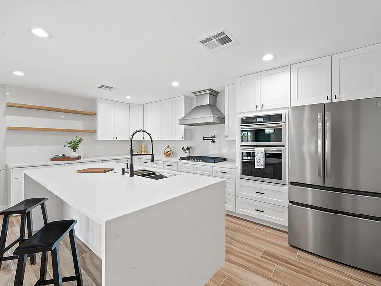 1010 E Indianola Ave — Photo 19