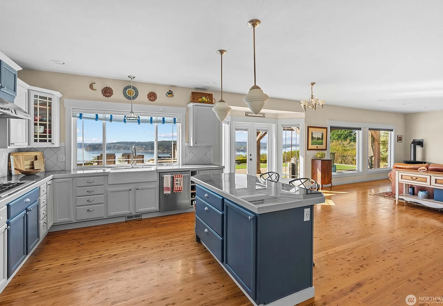 5 bed, 4508 sqft, $8,000 — Photo 4