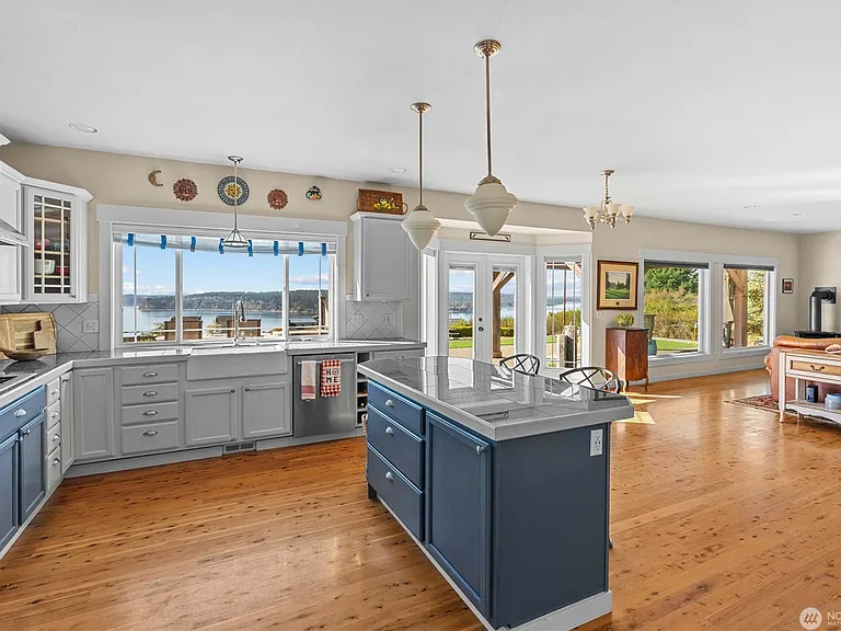3616 Tahoma Pl W — Photo 4