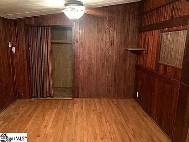 121 Shadowbrook Ct — Photo 2