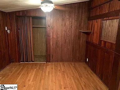 2nd image of 121 Shadowbrook Ct