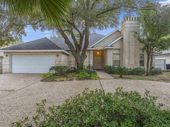 3004 Crest Oak Cir, Laredo, TX 78045