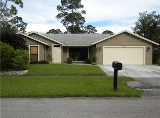 860 Daffodil Dr, Wellington, FL 33414