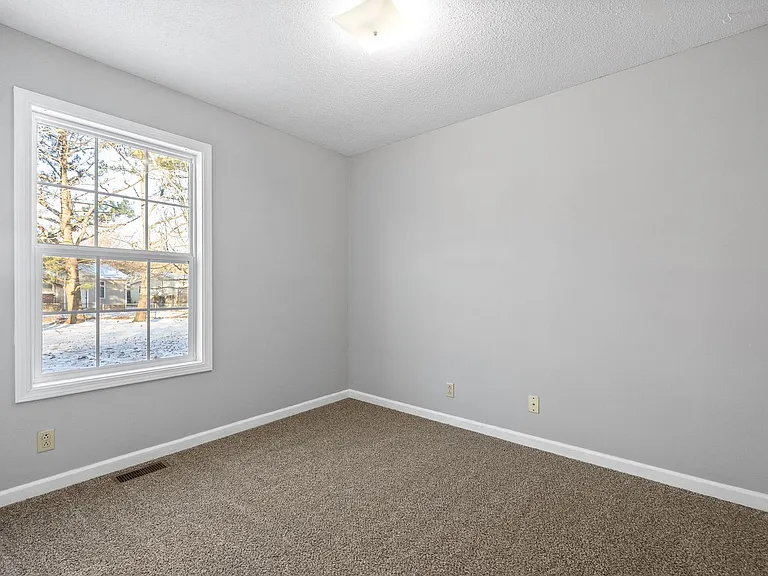 418 Donna Dr — Photo 12
