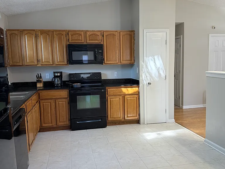 9409 Farrow Rd — Photo 5