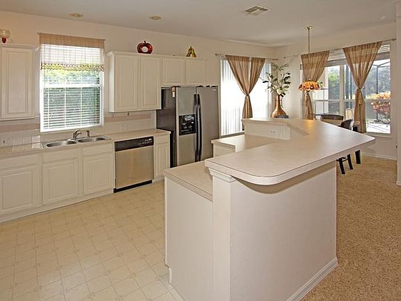 4th image of 2745 Scarborough Dr