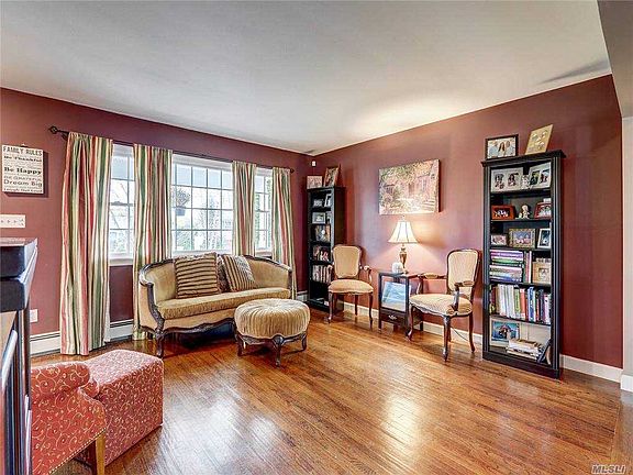 5th image of 17 Phyllis Pl