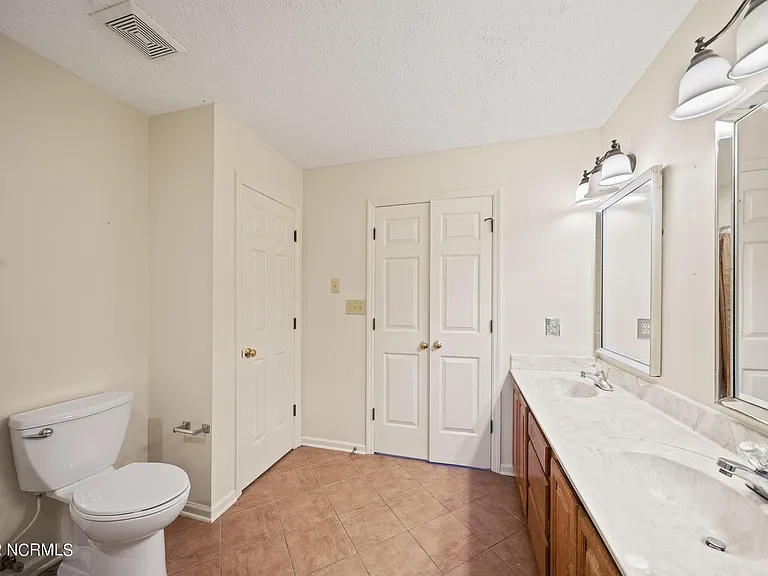 300 Clearfield Ln — Photo 24