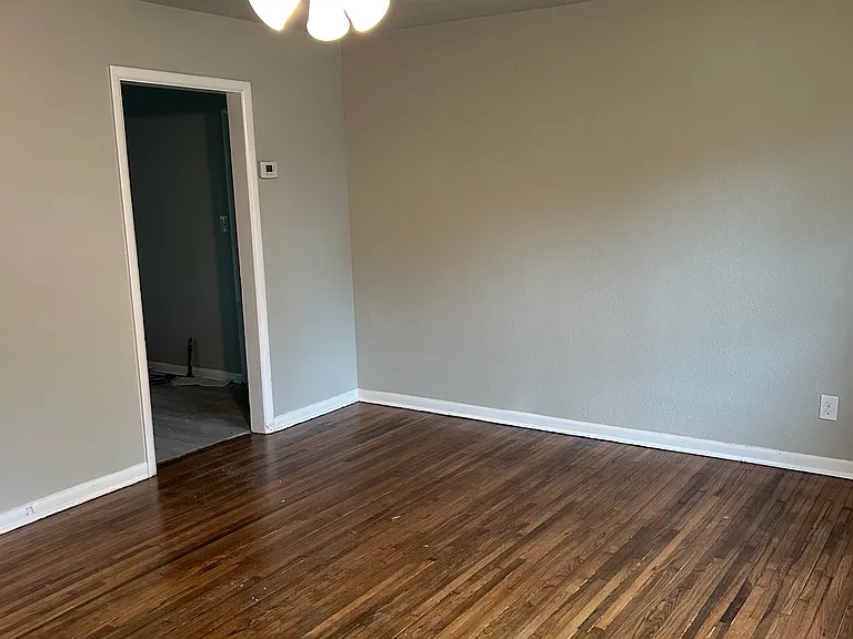 809 E Elgin Pl — Photo 6