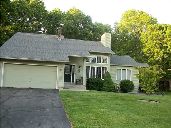 2nd image of 19 Cinnamon Dr