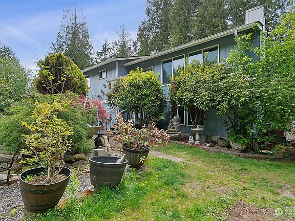 2nd image of 7595 Blackbird Drive NE