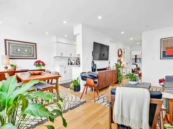 28-05 21st Ave #3FAMILY, Astoria, NY 11105