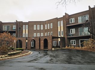 1550 Sandpebble Dr APT 210, Wheeling, IL 60090